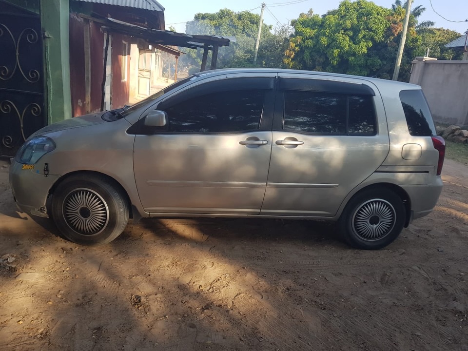 Toyota Raum 2002 for Sale in Dar es Salaam