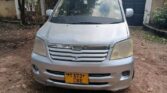 Magari Noah 2004 lipo Arusha
