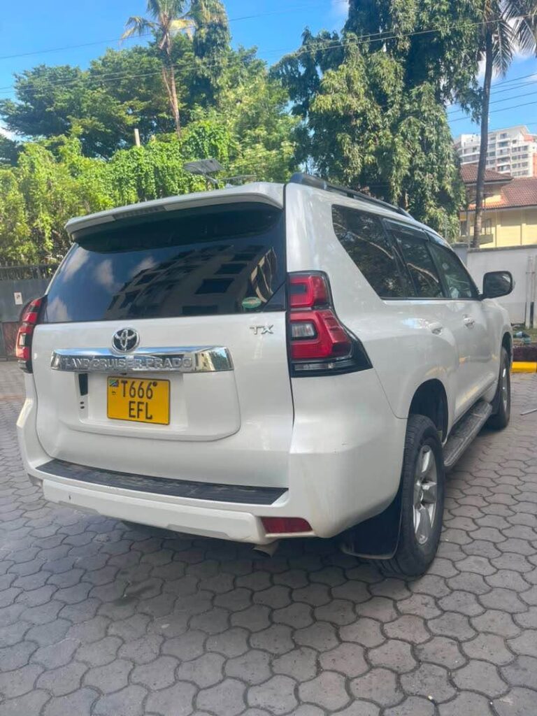 Magari Sokoni Toyota Land Cruiser Prado ya Bei Poa 2018