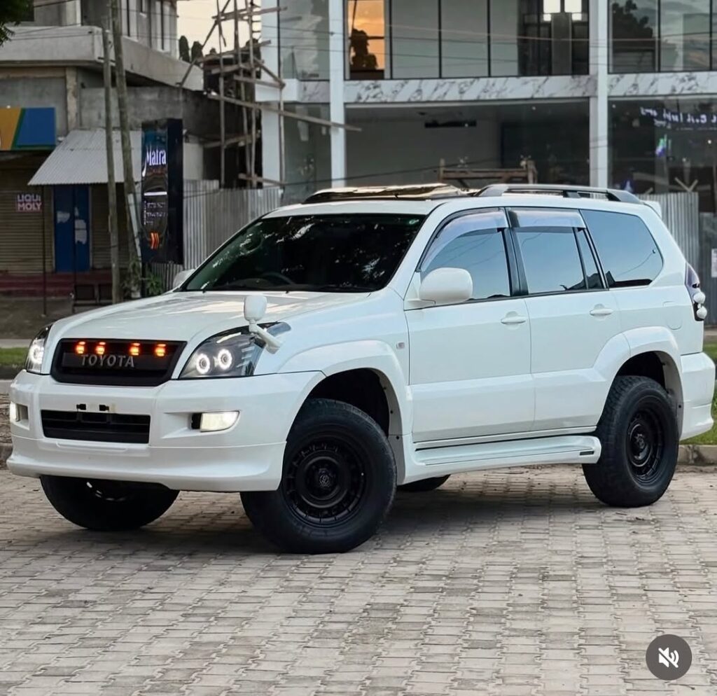 Magari Sokoni Toyota Land Cruiser Prado ya Bei Poa 2006