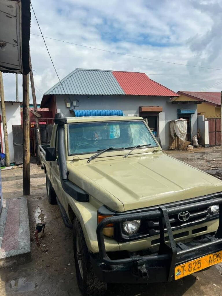 Toyota Land Cruiser 79 Pickup bei poa sokoni Dar es Salaam Tanzania