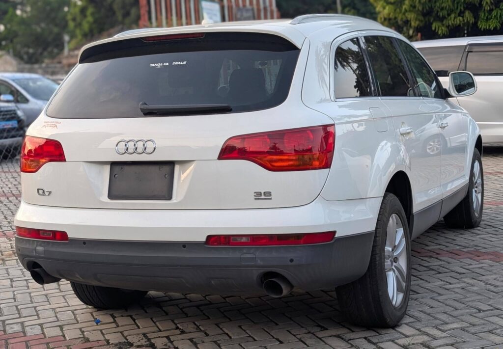 Audi Q7 bei poa sokoni Dar es Salaam Tanzania