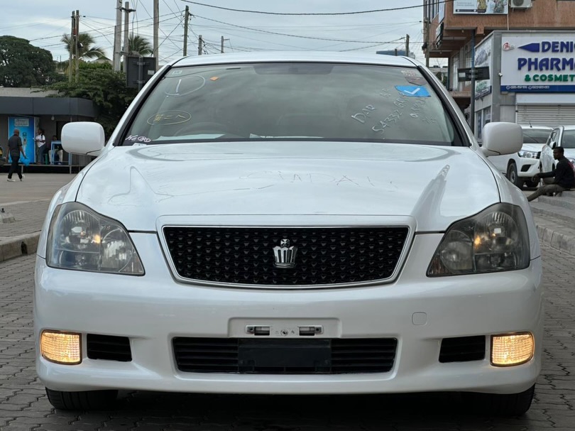 Magari Crown 2006 lipo Dar es Salaam