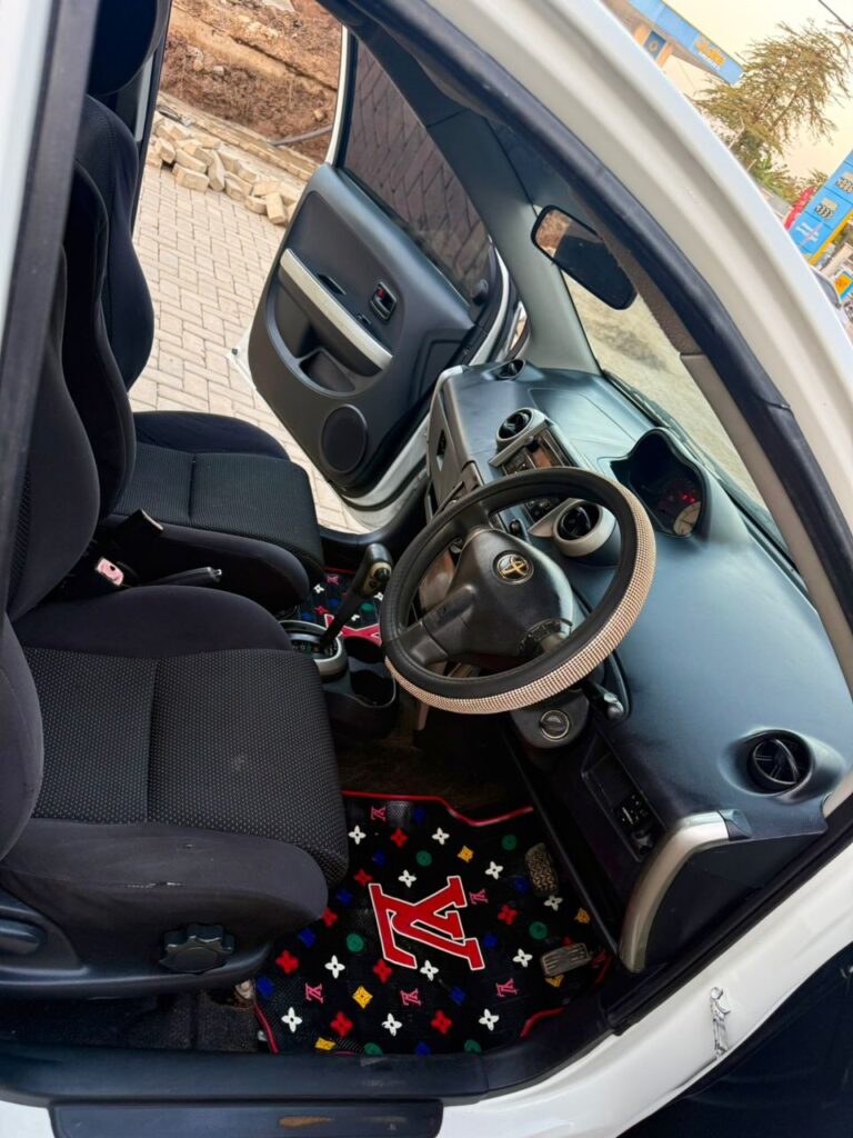 Price Toyota IST 2005 for Sale in Dar es Salaam