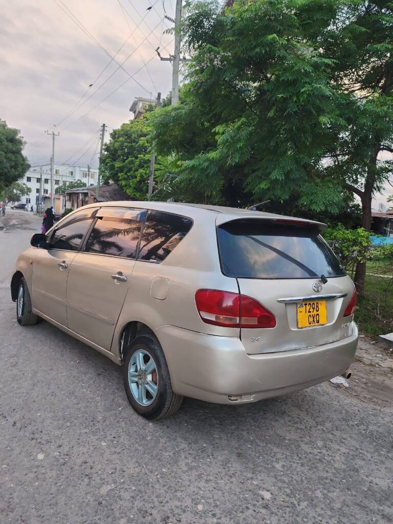 Toyota Ipsum 2000 for Sale in Dar es Salaam