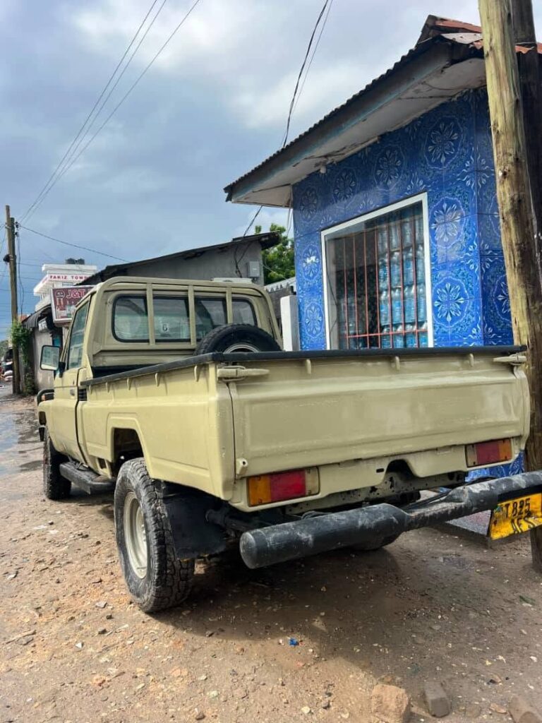 Magari Land Cruiser 79 Pickup 2000 lipo Dar es Salaam
