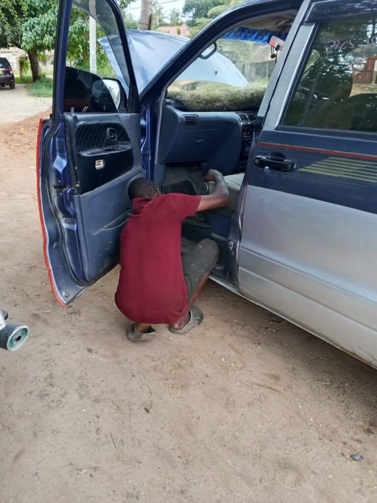Magari Noah 1998 lipo Dar es Salaam