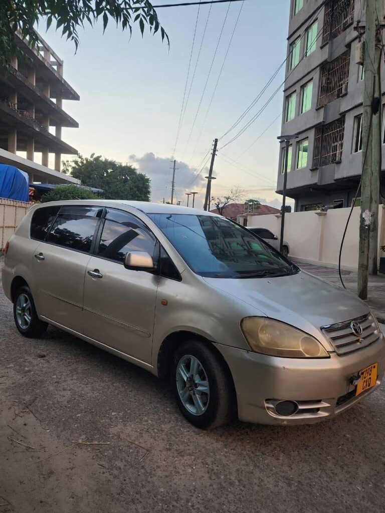 Price Toyota Ipsum 2000 for Sale in Dar es Salaam