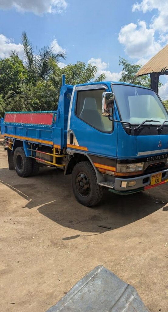 Mitsubishi Canter bei poa sokoni Dar es Salaam Tanzania