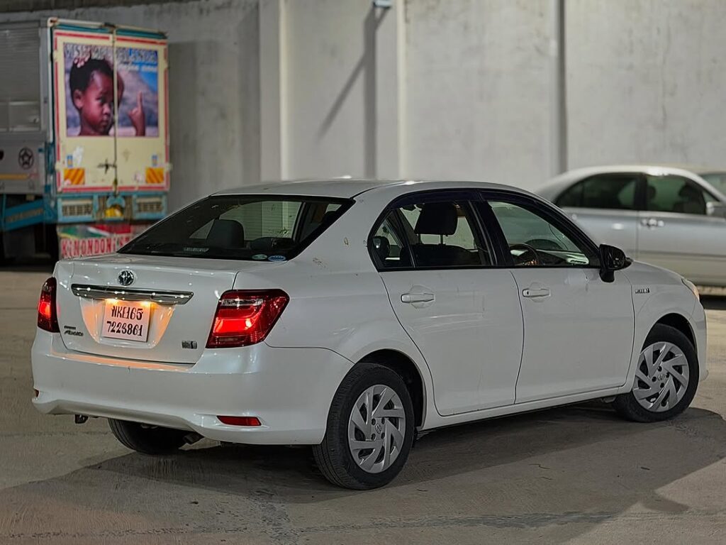 Toyota Corolla bei poa sokoni Dar es Salaam Tanzania