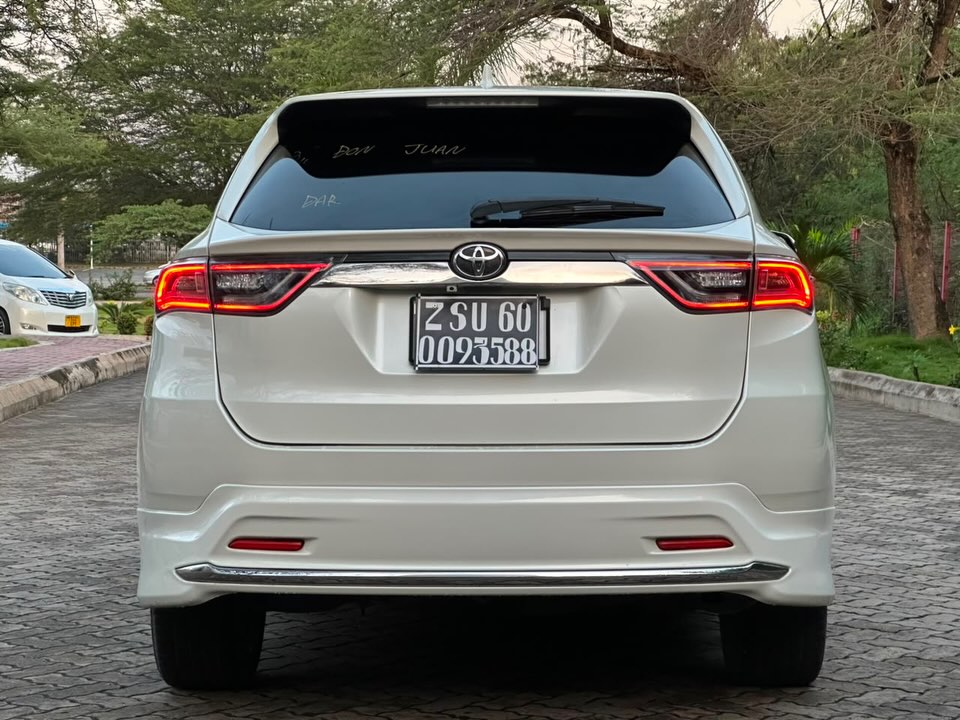 Magari Sokoni Toyota Harrier ya Bei Poa 2016