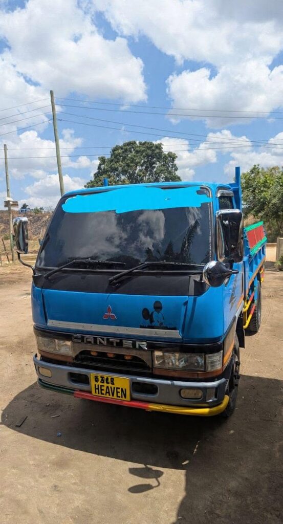 Magari Sokoni Mitsubishi Canter ya Bei Poa 2005