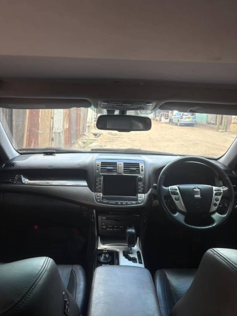 Toyota Crown 2010 for Sale in Dar es Salaam
