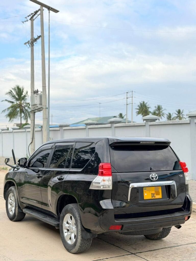 Magari Sokoni Toyota Land Cruiser Prado ya Bei Poa 2011