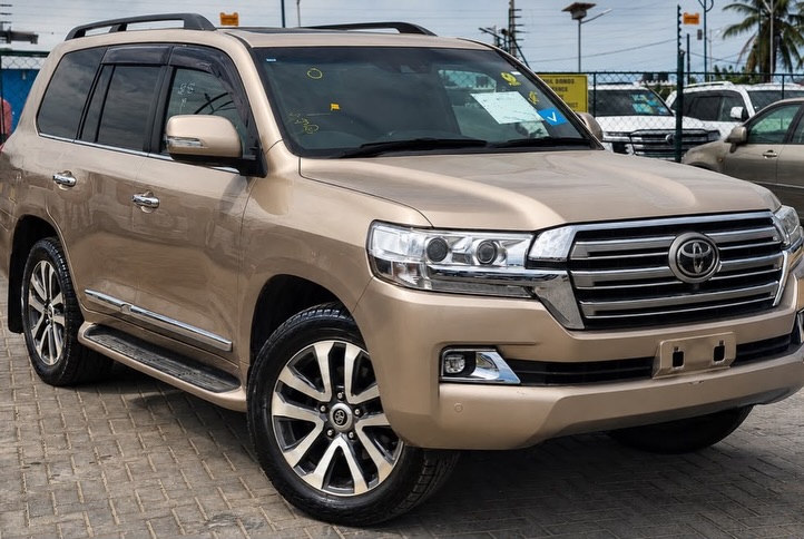 Magari Sokoni Toyota Land Cruiser V8 ya Bei Poa 2017