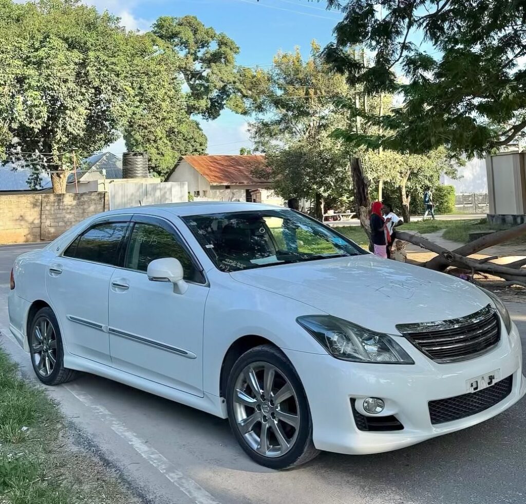 Magari Used Toyota Crown 2009 Dar es Salaam Tanzania