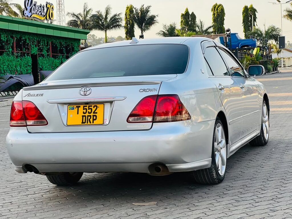 Magari Used Toyota Crown 2005 Mwanza Tanzania