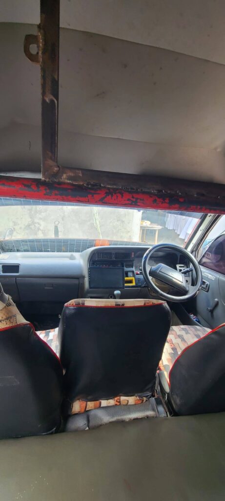 Toyota Hiace bei poa sokoni Dar es Salaam Tanzania