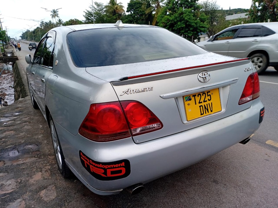 Toyota Crown bei poa sokoni Mwanza Tanzania