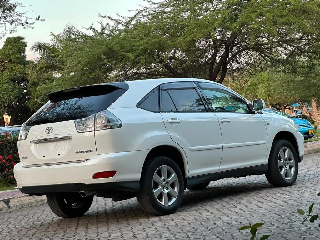 Magari Harrier 2003 lipo Dar es Salaam