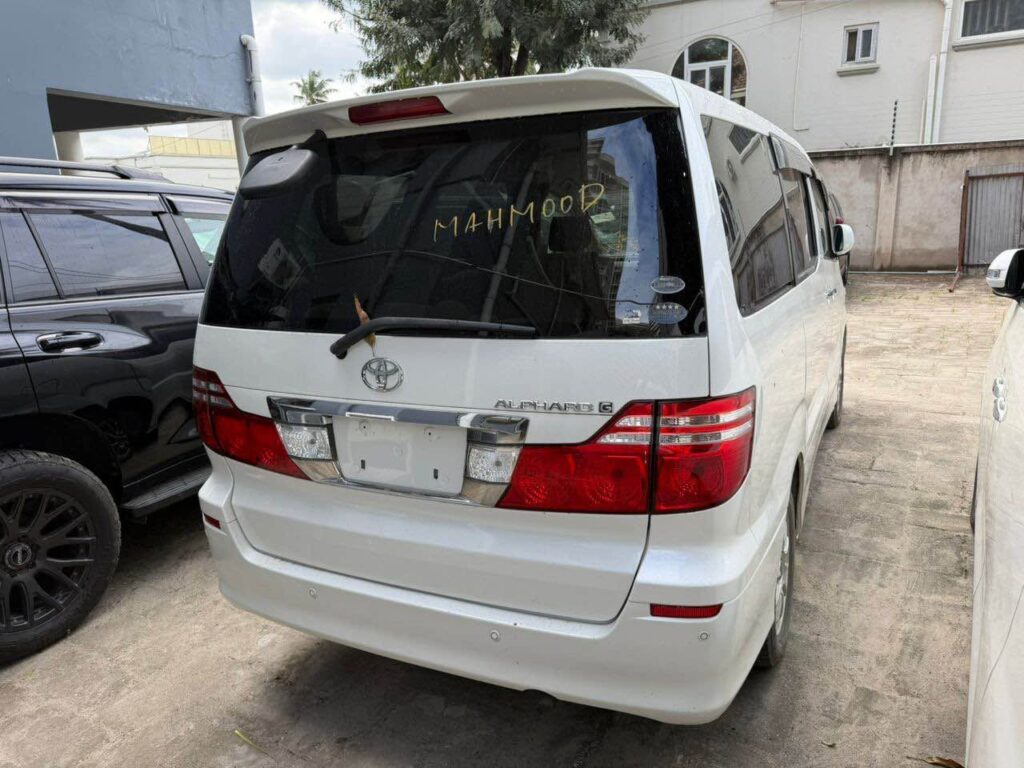 Magari Sokoni Toyota Alphard ya Bei Poa 2007