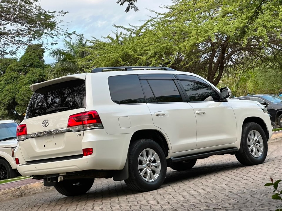 For Sale Toyota Land Cruiser V8 2016 in Dar es Salaam