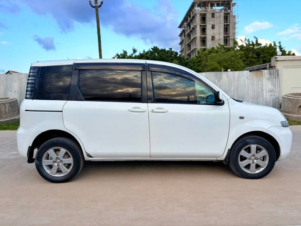 Magari Sienta 2004 lipo Dar es Salaam
