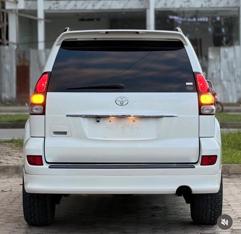 Toyota Land Cruiser Prado 2006 Inauzwa Dar es Salaam Tanzania