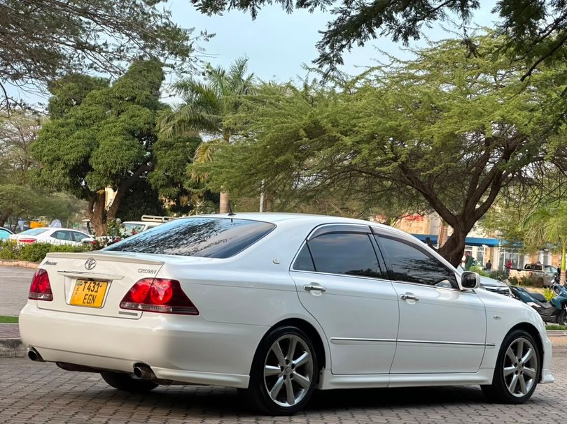 Used Toyota Crown 2006 for Sale in Dar es Salaam