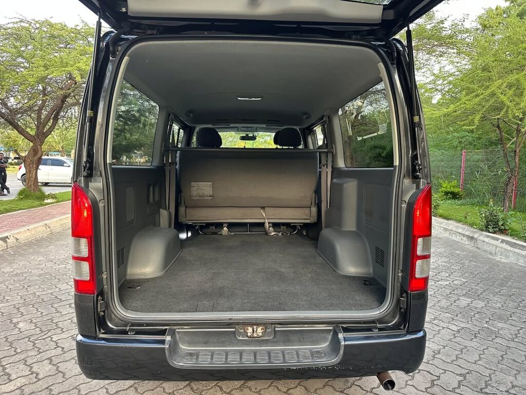 Bei ya Toyota Hiace 2005 Sokoni Dar es Salaam Tanzania