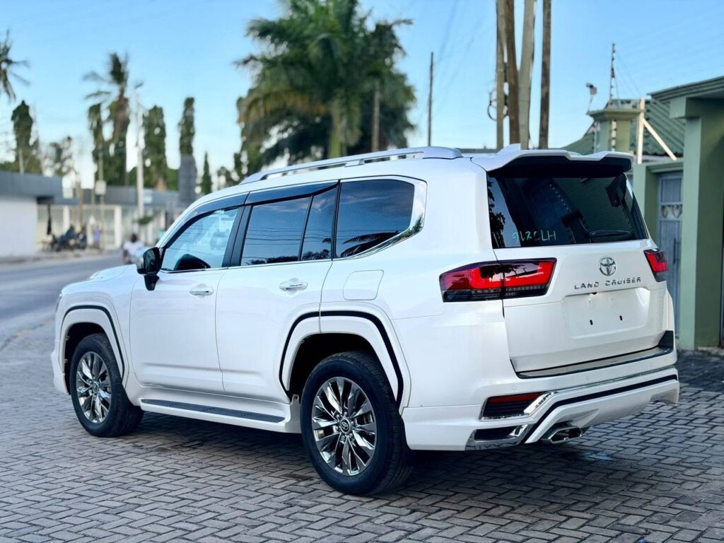 Magari Sokoni Toyota Land Cruiser 300 Series ya Bei Poa 2025