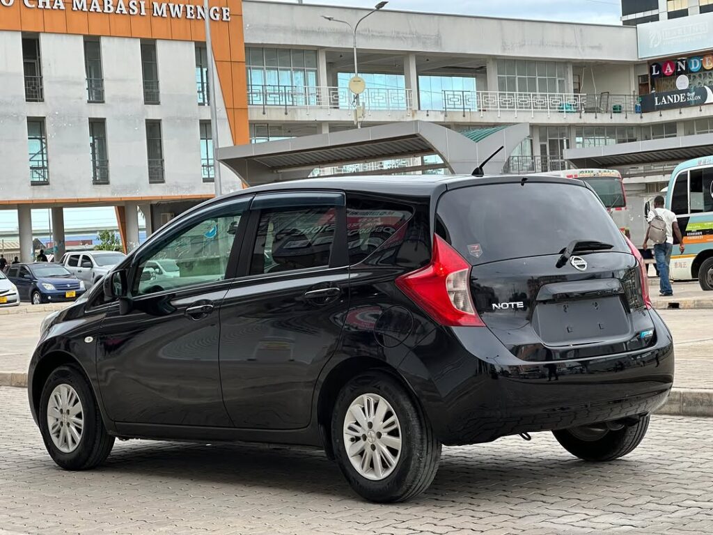 Nissan Note bei poa sokoni Dar es Salaam Tanzania