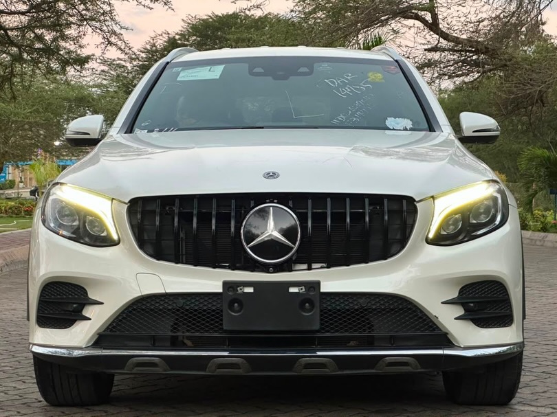 Magari GLC 2017 lipo Dar es Salaam