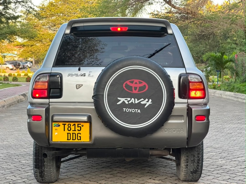 Magari Sokoni Toyota Rav4 ya Bei Poa 1998