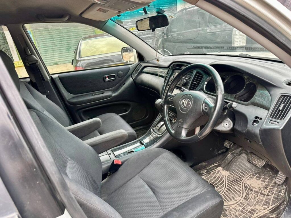 Toyota Kluger bei poa sokoni Dar es Salaam Tanzania