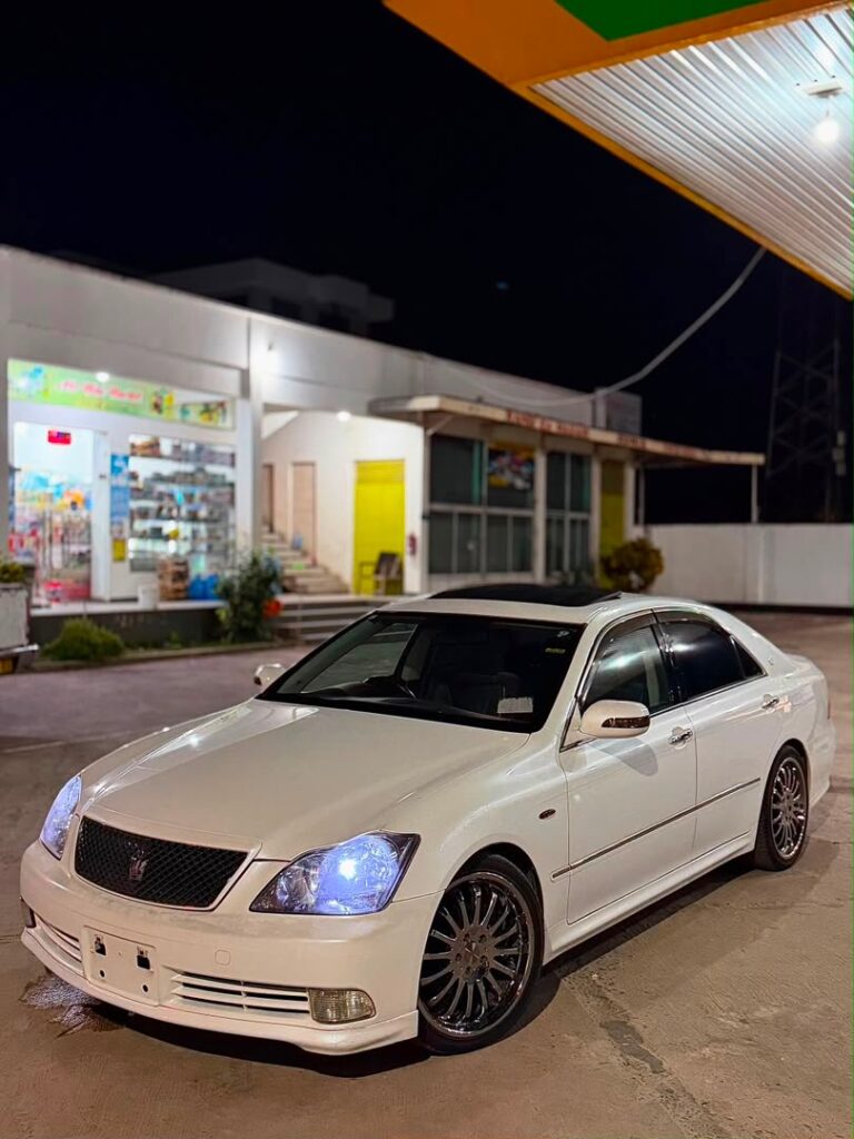 Toyota Crown 20...