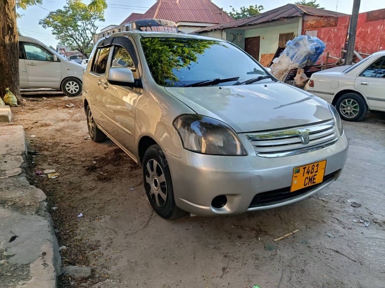 Toyota Raum bei poa sokoni Dar es Salaam Tanzania