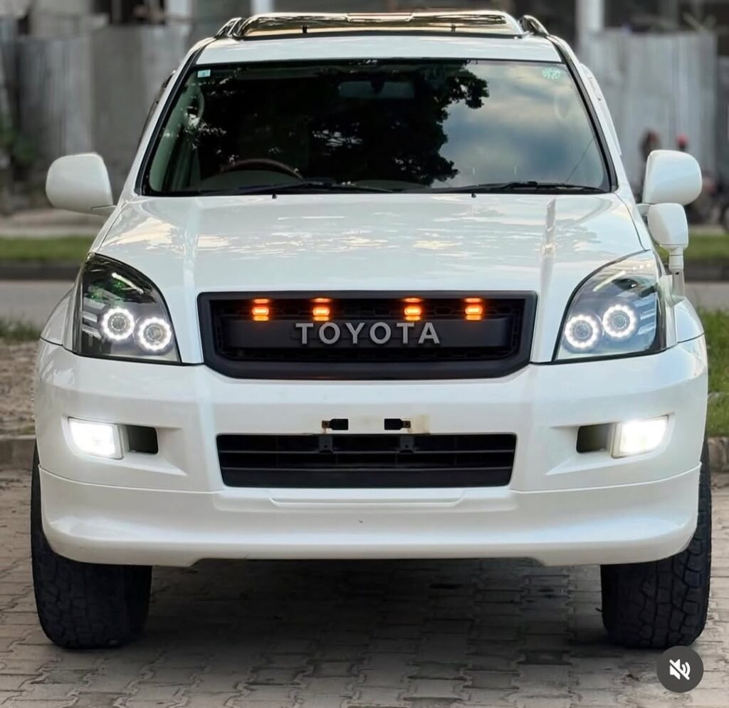 Magari Land Cruiser Prado 2006 lipo Dar es Salaam