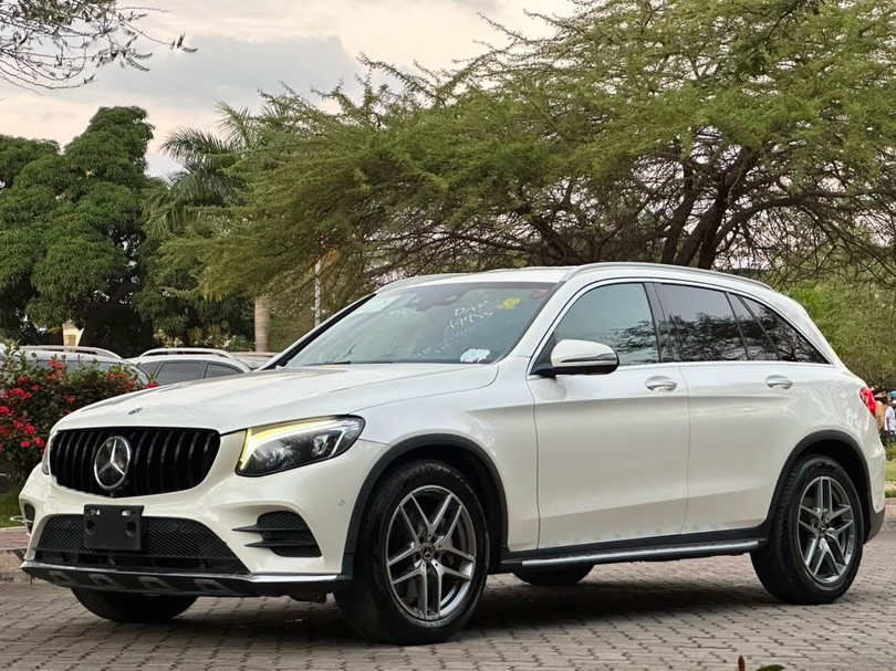 Magari GLC 2017 lipo Dar es Salaam
