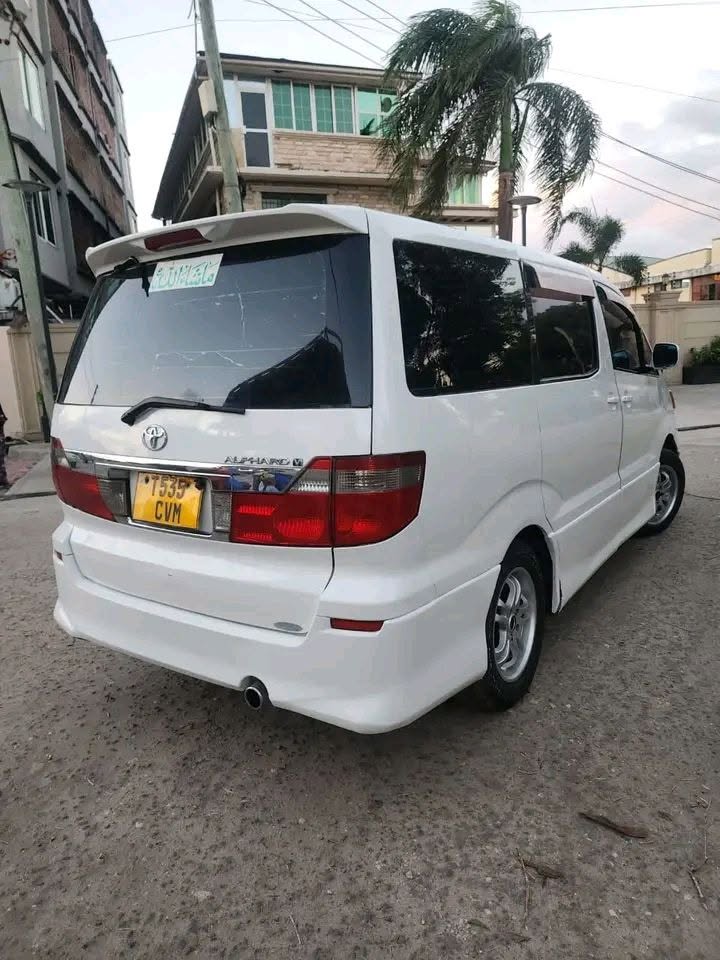 Magari Alphard 2005 lipo Dar es Salaam