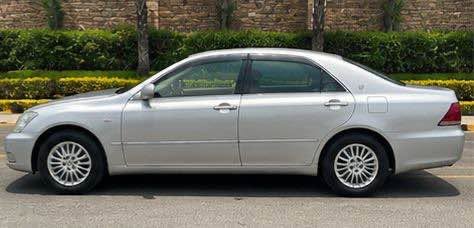 Magari Used Toyota Crown 2006 Tanzania