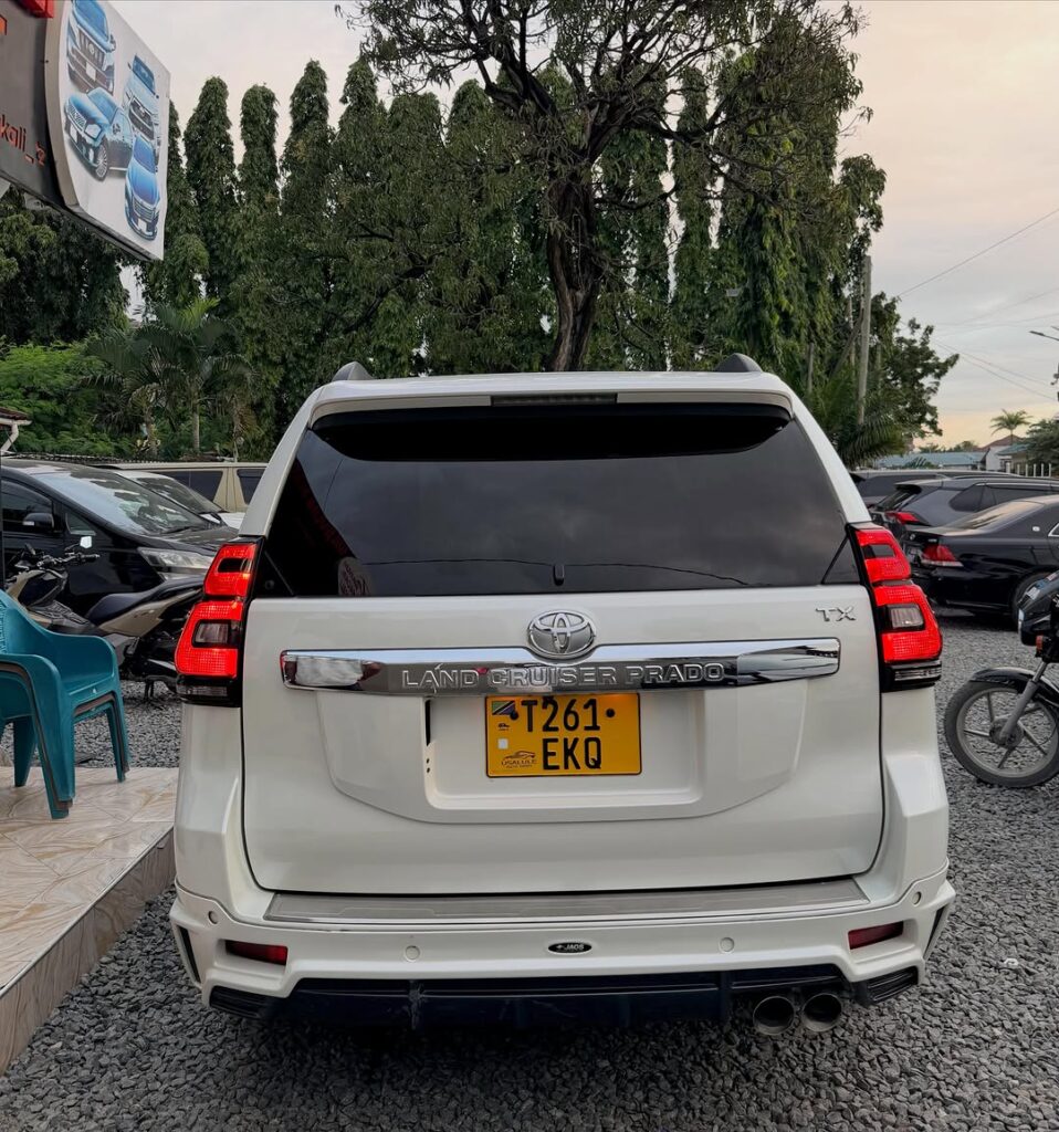 Toyota Land Cruiser Prado bei poa sokoni Dar es Salaam Tanzania