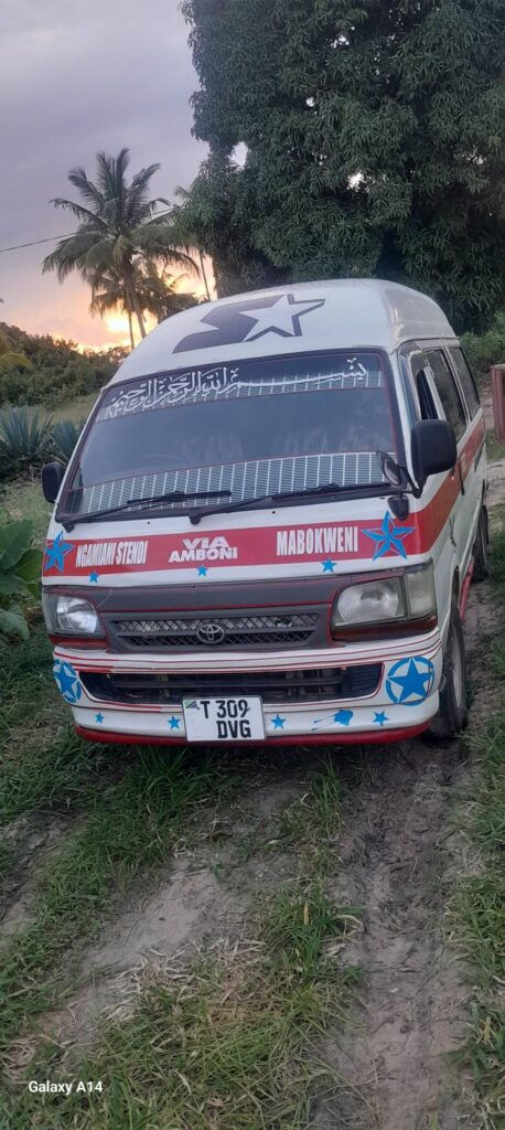 Magari Hiace 1998 lipo Dar es Salaam