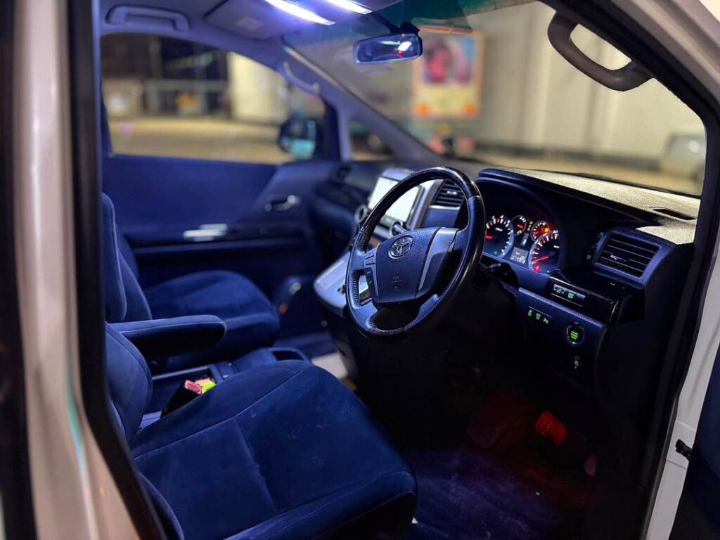 Toyota Alphard 2010 for Sale in Dar es Salaam