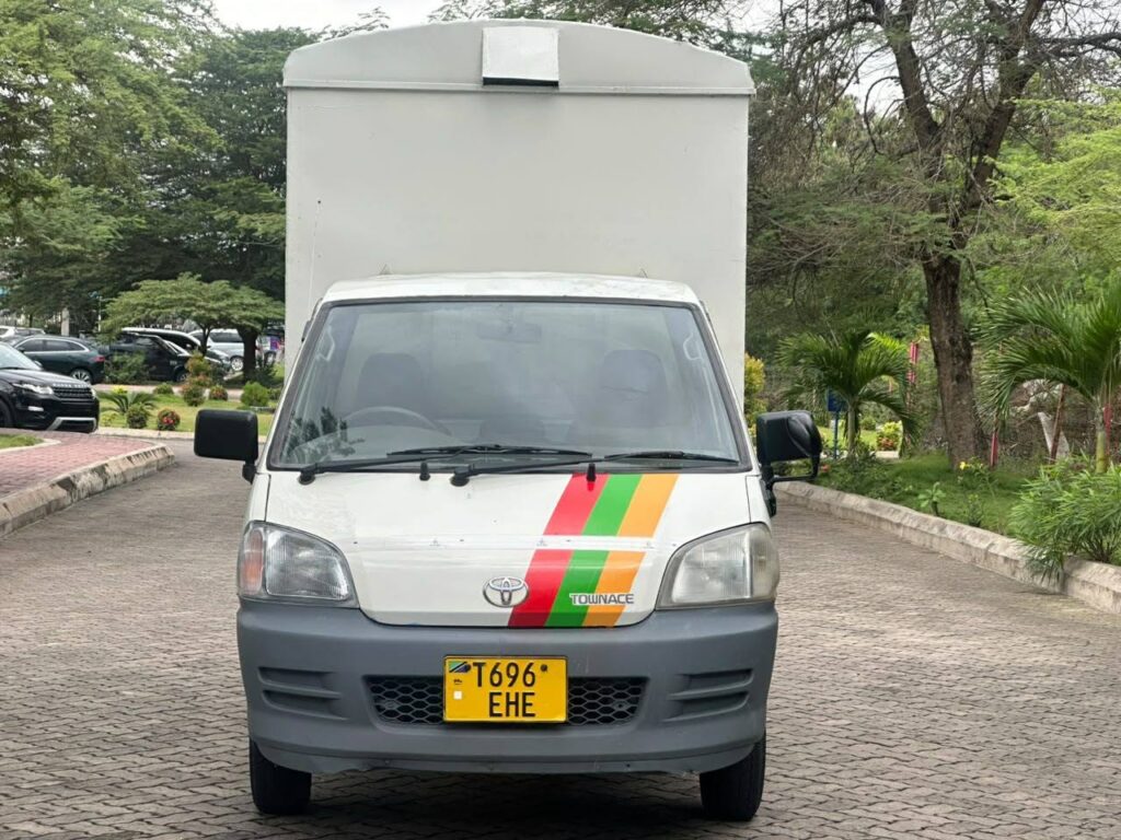 Magari Sokoni Toyota TownAce ya Bei Poa 2007