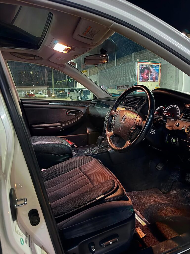 Magari Used Toyota Crown 2006 Dar es Salaam Tanzania