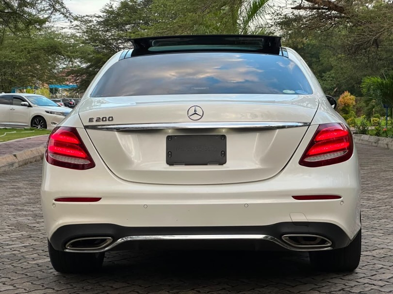 Magari Sokoni Benz E-Class ya Bei Poa 2017