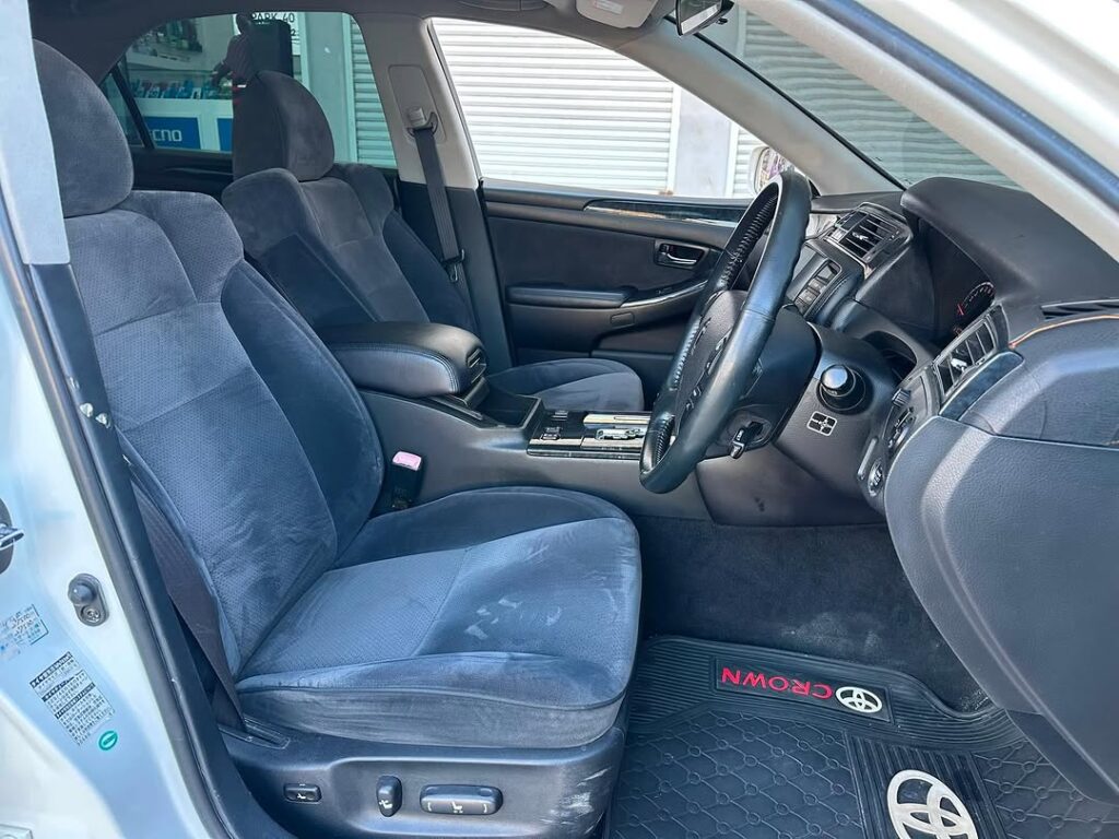 Toyota Crown bei poa sokoni Dar es Salaam Tanzania
