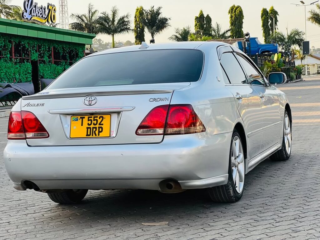Magari Used Toyota Crown 2005 Mwanza Tanzania