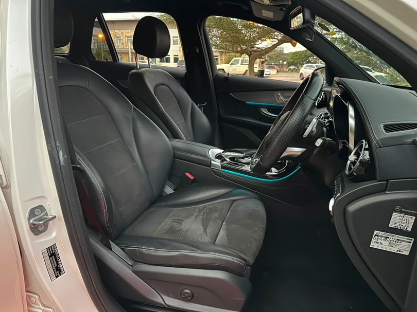 Benz GLC 2017 Inauzwa Dar es Salaam Tanzania